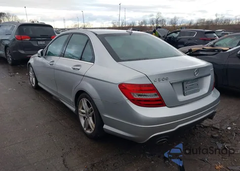 2012 Mercedes-Benz C 300 Sport 4Matic z USA, uszkodzony, nr VIN WDDGF8BB9CR192390